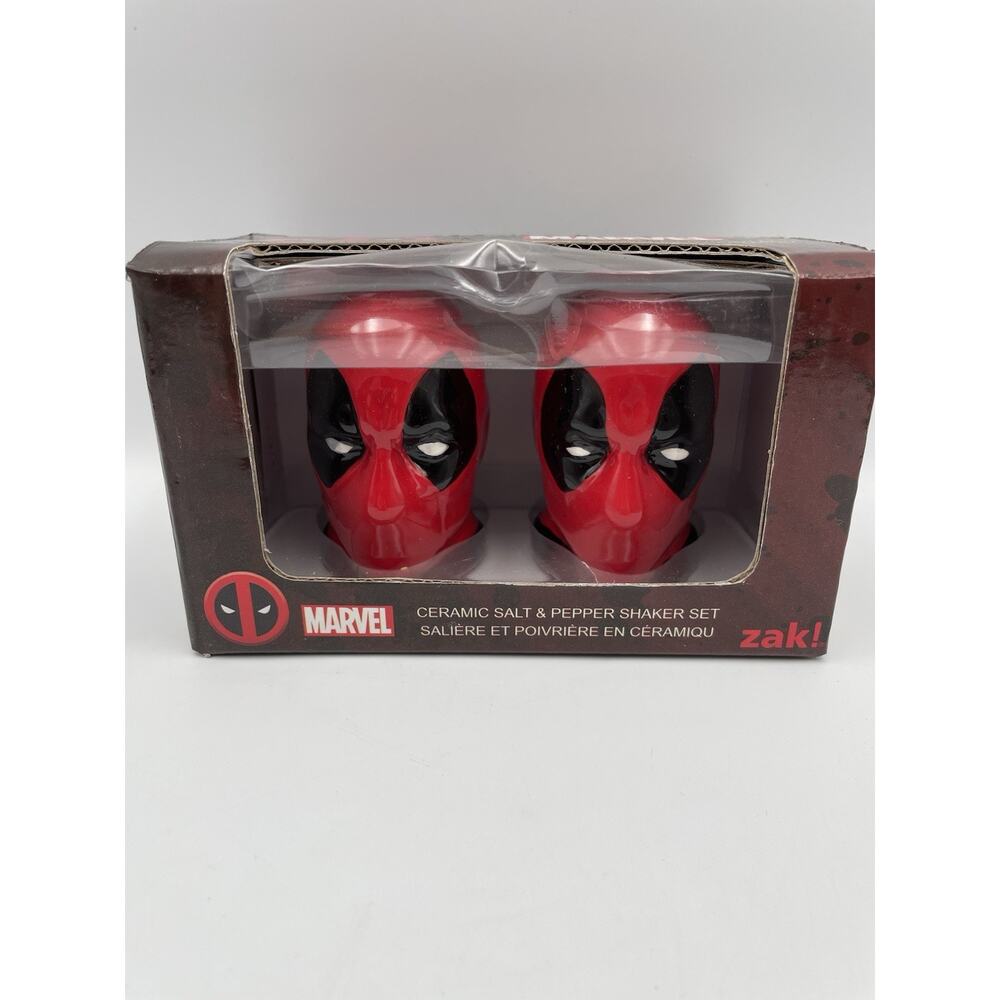 Marvel Comics DEADPOOL Ceramic Salt and Pepper Shaker Set New Zak!